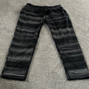 LULULEMON tapered pant